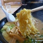 ヤマニ - 味噌は太麺をチョイス