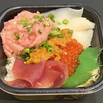 丼丸 - 料理写真:うおがし丼