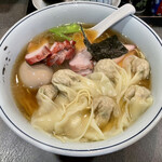 Shinasoba Medetaya - チャーシューワンタンメン（1350円）+玉子（100円）+大盛（150円）