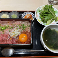 牛刺しと焼肉 仔虎 クリスロード店 - 