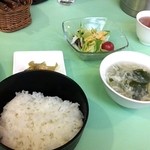 菩提樹 - ごはん・スープ・サラダ・ザーサイ