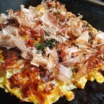 お好焼 七ふく - ミックス焼き ¥1050 (こちらも、生地は薄くパリパリで、醤油の香りが香ばしくペロリです)