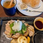 炭焼ハンバーグ MOBYダイニング - チキンステーキランチ¥869。パン（orライス）とスープ付！