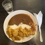 スリーオーセブン フォルトゥーナ - チキンカレーライス ご飯ビッグサイズ 800円(税込み)