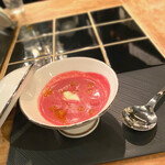 和フレンチバル村塾 - ◆スープ
      ビーツを使ったスープ
      上にクルトン、EXオリーブオイル、サワークリームを乗せています