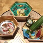六本木 kappou ukai - いつ食べても感動する前菜盛り合わせ
            宝石箱のように煌びやか逸品の数々…！
            イチオシはヤングじゃないコーンのバター醤油焼