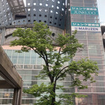 中三外観　中みそは地下にあります。