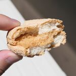 松華堂菓子店 - きなこの香ばしさが広がり、焼き菓子ならではの香ばしさと相乗効果を奏でる