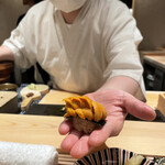 鮓 ふじなが - 雲丹は手渡し