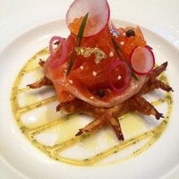 ラ ターブル ドゥ ジョエル・ロブション - サーモンマリネ ポテトゴーフル アボカド添え 