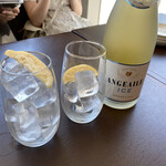 Nayabashi Chuuka Yujenzu Kicchin - バブリーレモンサワーをボトルで注文