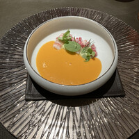 スリオラ - サルモレホ、レモン風味のボタン海老とフランボワーズのピュレ