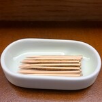 銀座 八五 - 手彫りのつまようじ