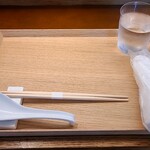 銀座 八五 - おしぼりがあります