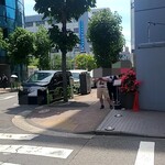 銀座 八五 - オープン前にはかなりの行列になりました