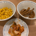 麺屋 壱力本舗 - 別盛りトッピングのコーンとメンマ＋キムチ