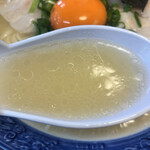 ラーメン光龍 - スープ　この透き通るスープがバリうまい‼︎