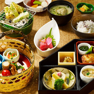 手軽に懐石料理を愉しめる御膳も。季節ごとの味わいを満喫