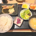 炉端焼き 鷹島本まぐろ 魚然 - 