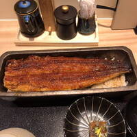 うなぎ四代目菊川 東京駅黒塀横丁店 - マジでびっくりする器の重さ