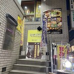 Hounan Sakaba Hadaka Denkyuu - 階段を上ったらお店です。