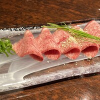 黒毛和牛焼肉 虎斑 北新地店 - 黒タン刺し