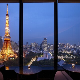 天空で過ごすホテル最上階の空間◆東京の煌めく夜景を堪能。