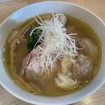 中村麺三郎商店 - 天城黒豚チャーシュー＆ワンタン麺（出汁・麺は塩選択）