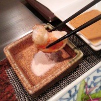 鉄板焼　堂島 - 海老はお塩でいただきましょ！