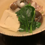 ぎんざ 山路 - 鯛の骨蒸し　おろしポン酢で 鯛のお頭を出汁で蒸したお料理。おろしポン酢でいただきました。 魚の頭がとても好きで、コラーゲンたっぷりの目のあたりも美味しい。