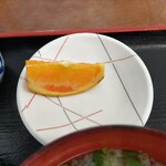 地魚食事処　さかなや - サービスのオレンジ。