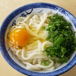 三嶋製麺所 - 冷たい(大)、生卵、ねぎ