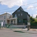 木の葉カフェ - お店の前に2台停められます。