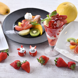 Parfaits and cheesecakes filled with fruit are popular! Various dolce