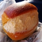 アドゥマン - ブリオッシュにクリーム挟んだもの