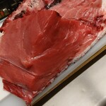 北前家 ゆう千  - マグロの解体ショー