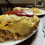 オムライス ひとみ - 中は、ピラフ！