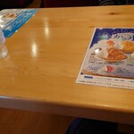 珈琲所コメダ珈琲店 - テーブル