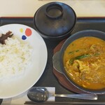 松屋 - プーパッポンカレー、ご飯半分