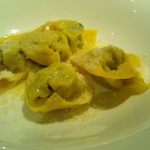 アルティスタ， - トルテッローニ　セージ風味のバターソース