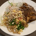ブッフェ＆デザート デリシュー - パッタイや麻婆豆腐
