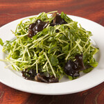 Black vinegar salad with bean sprouts and wood ears