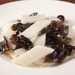 Stir-fried salted yam and wood ears