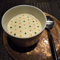 レストラン リューズ - ホワイトアスパラのババロア。中にはキャビアと蟹。アスパラガスをそのまま食べるよりアスパラガス味のババロアが文句無しに旨い！キャビアの塩気も良いアクセントになってます。これはキャビア必要なヤツ。