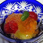 山ばな平八茶屋 - 若狭懐石：水物（苺、せとか、メロン 白ワインとザクロのジュレがけ）