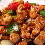 Stir-fried chicken and cashew nuts