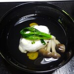 山ばな平八茶屋 - 若狭懐石：煮物椀（筍と帆立のしんじょう）