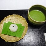山ばな平八茶屋 - むぎとろ饅頭、抹茶