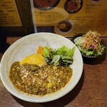 SPICY CURRY 魯珈 - 大葉ジェノベーゼ豚キーマカレーとぷちサラダ