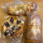 パリクロアッサン - 料理写真:この日は朝食用のパンを３つ購入して帰りました。